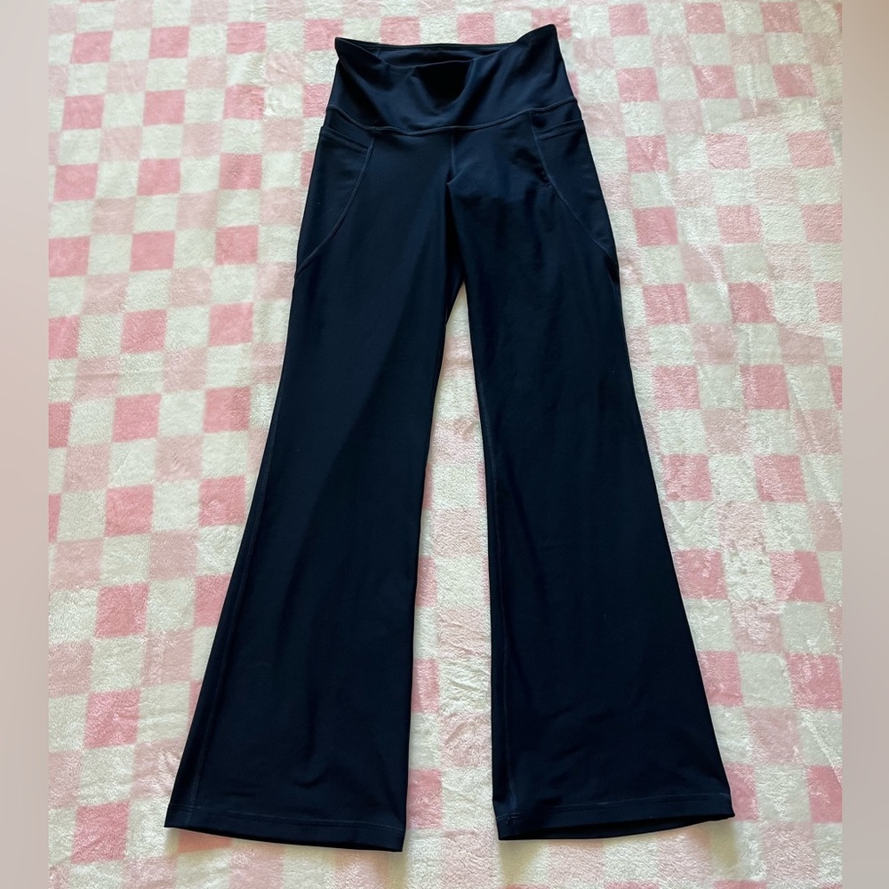 old navy active, high rise slim bootcut, go dry, size medium petite